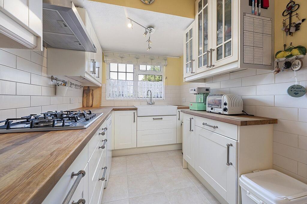 House in London, Benhilton, Rosehill - More