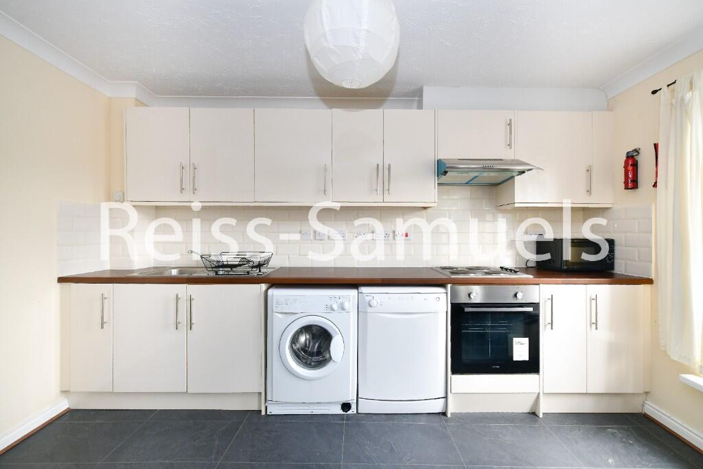 5 bedroom terraced house for rent