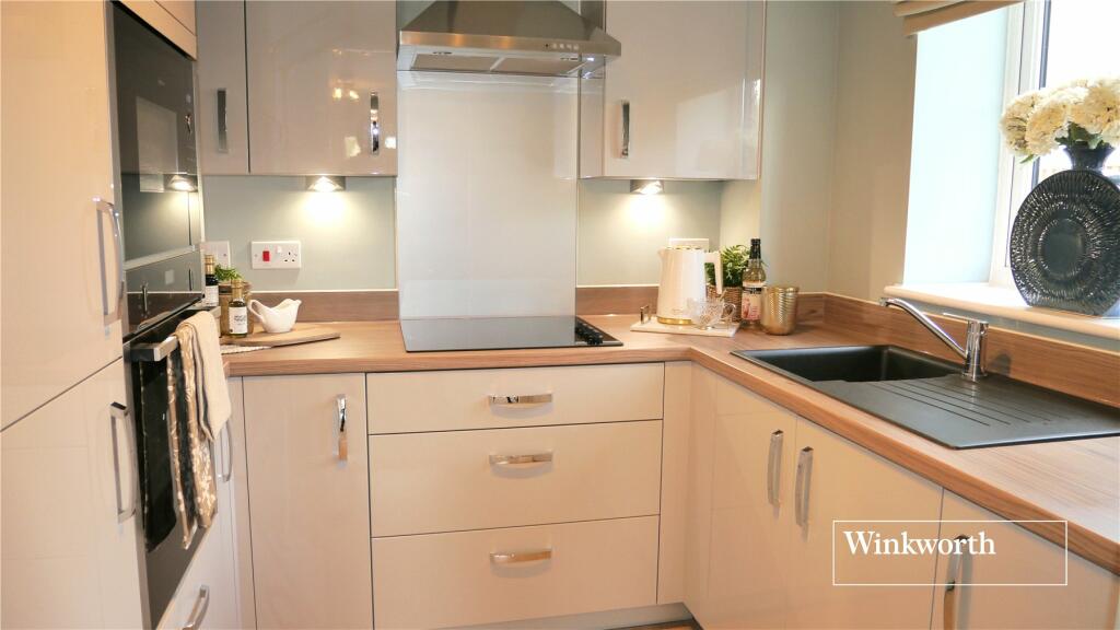 Westpole Avenue, Oakwood, EN4 photo 5