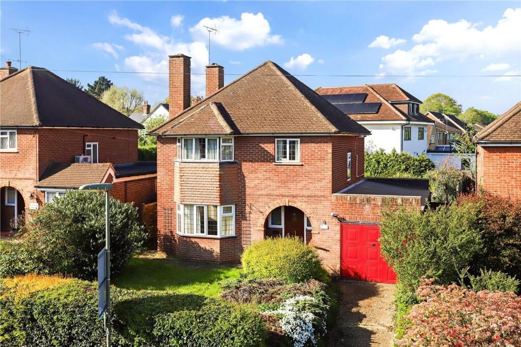 3-bed house on Tilford Road, Farnham, GU9, £700,000