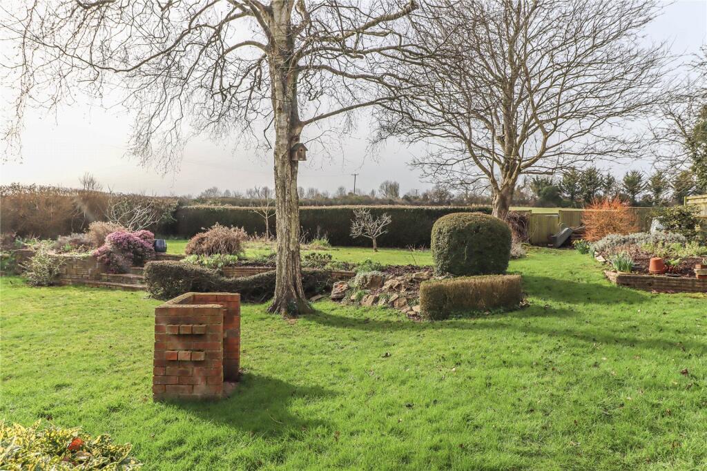 4 bed detached - Burdock Close, Goodworth Clatford, Andover, Hampshire, SP11 image 4