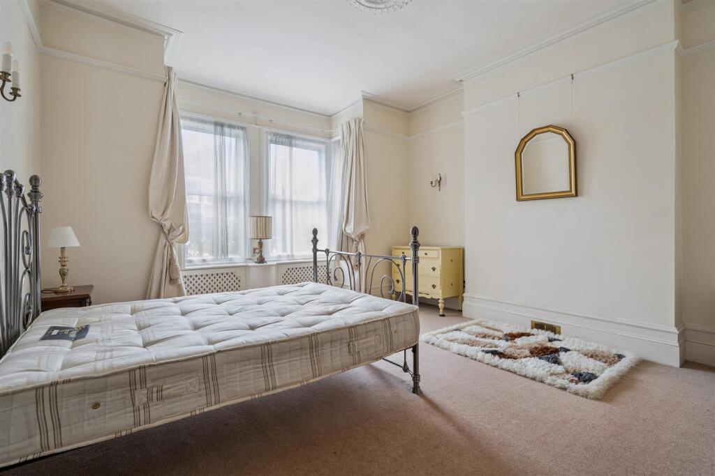 Apartment in Watford - View 4