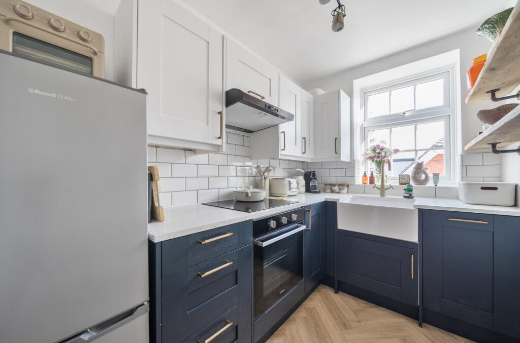 Apartment in Bromley - View 5