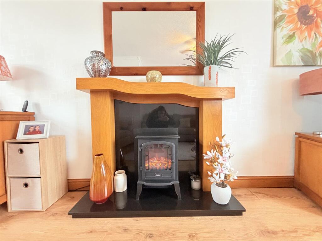 House in Tameside, Matley - More
