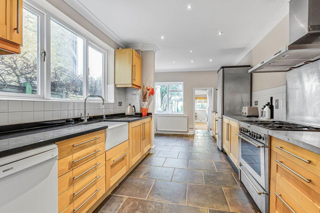 Pemberton Road, East Molesey photo 3