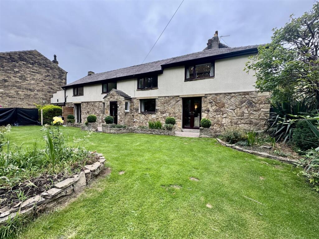 4-bed house on Nettleton Road, Dalton, Huddersfield, HD5 9SZ, £300,000