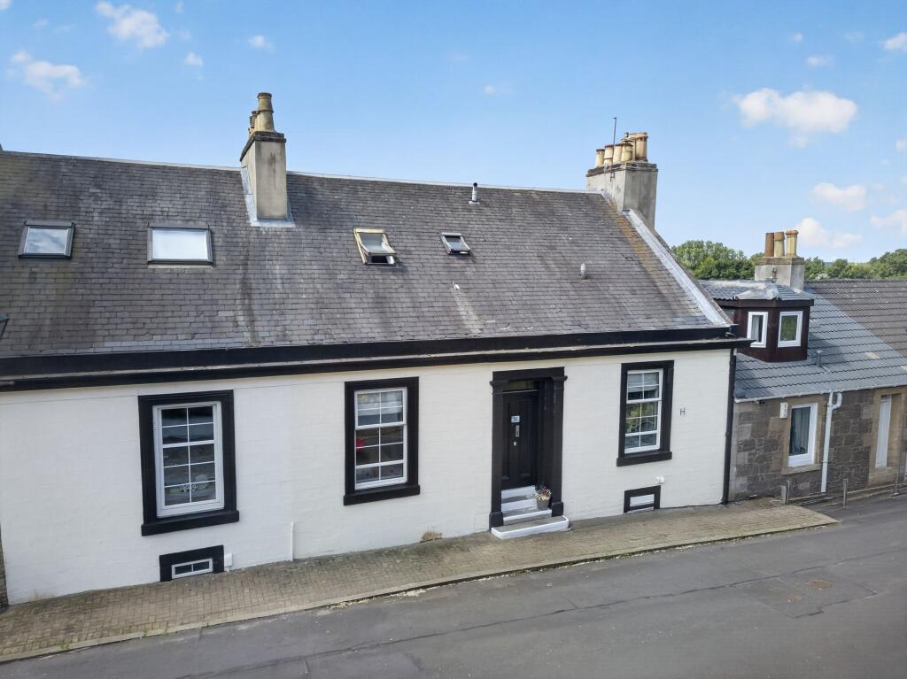 Main image of property: 31 West Road, Irvine, KA12 8RE