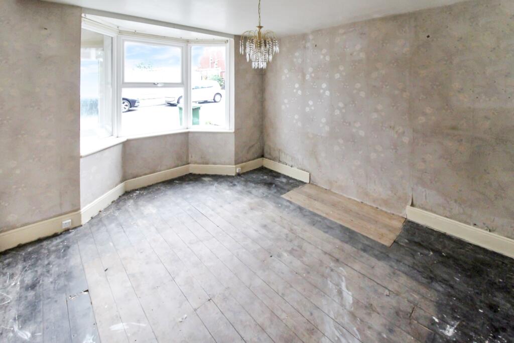 22 Lemon Grove, Whitehill, Bordon photo 3