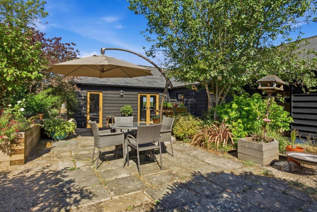 House in Milton Keynes, Hogshaw - More