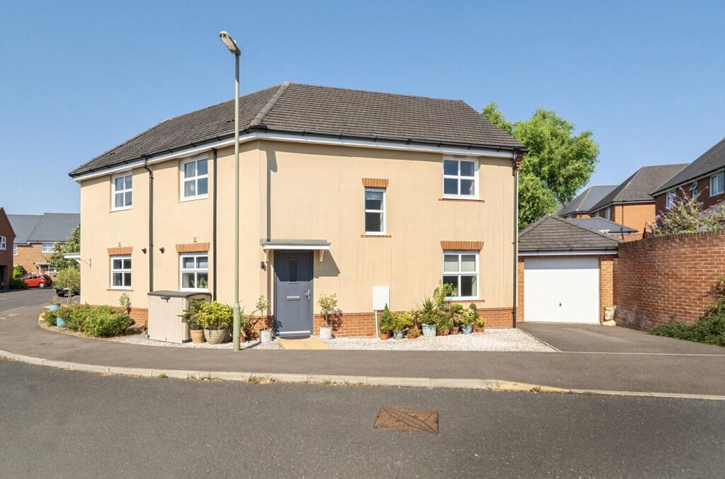 Main image of property: Fleece Close, Andover, SP11 6UP