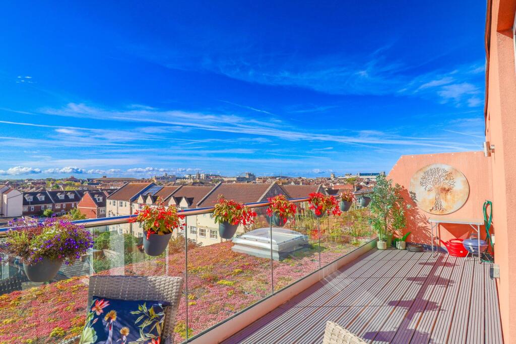 Apartment in Weston-super-Mare, North Somerset - More