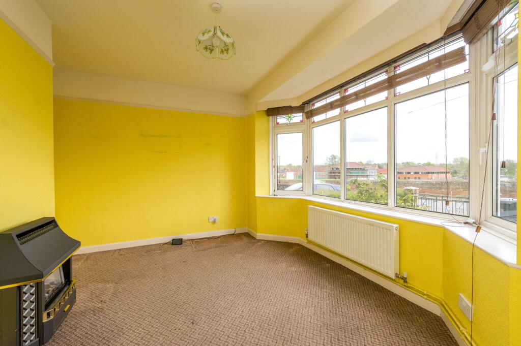 8 Friars Road, Hadleigh photo 3