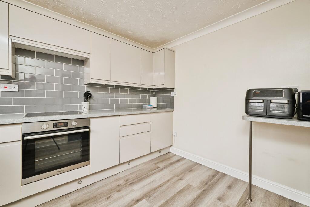 House in South Holland, Deeping St. Nicholas - View 2