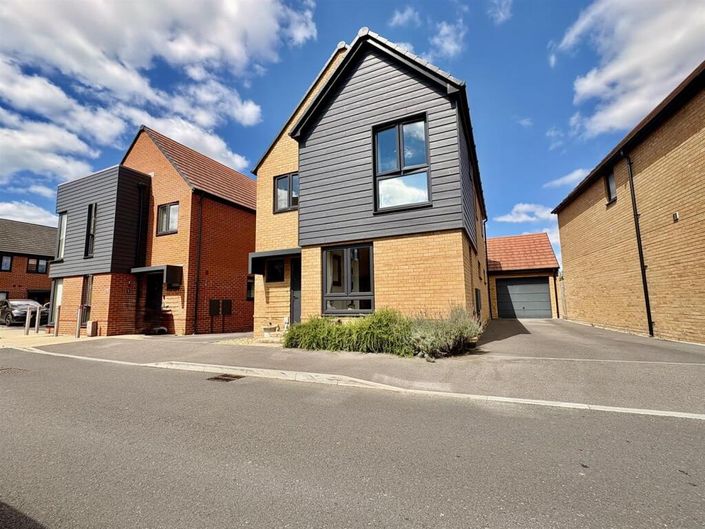Main image of property: Parlour Way, Drayton, Portsmouth