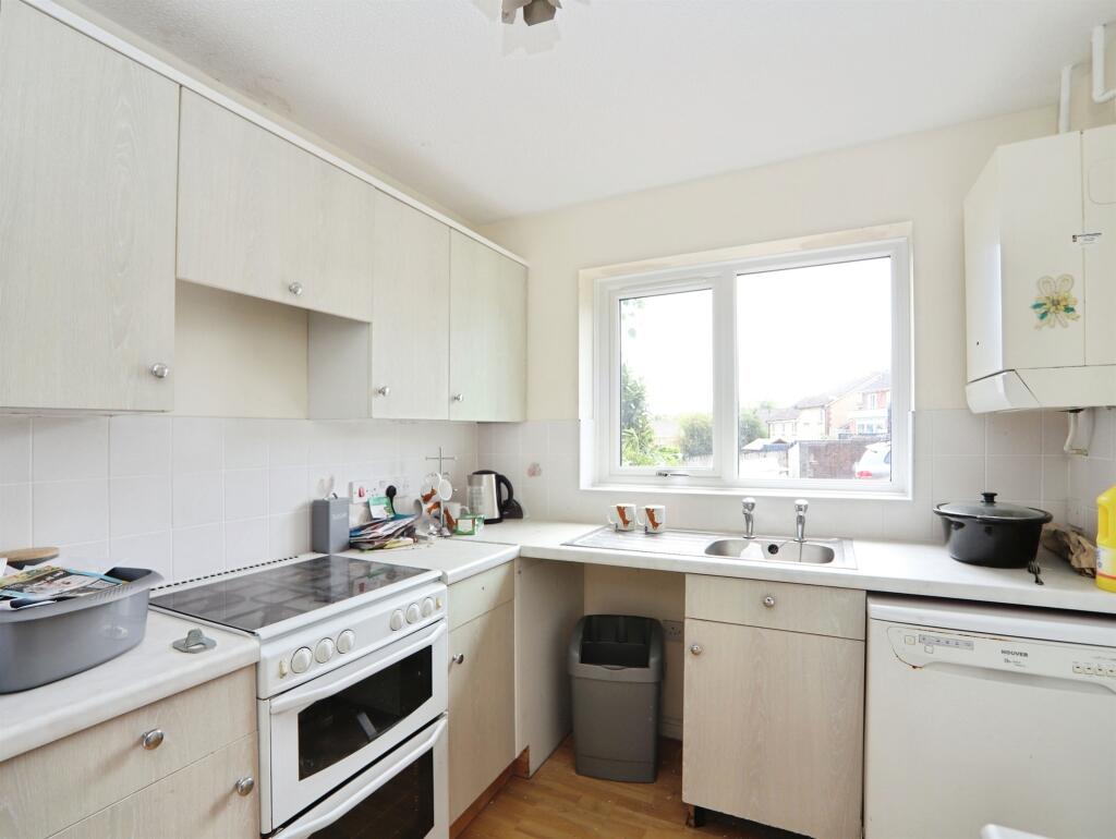 House in Cardiff, Llanharry - View 5