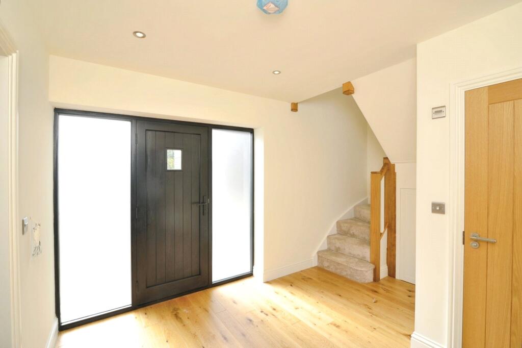 House in Tunbridge Wells, Hawkhurst - More