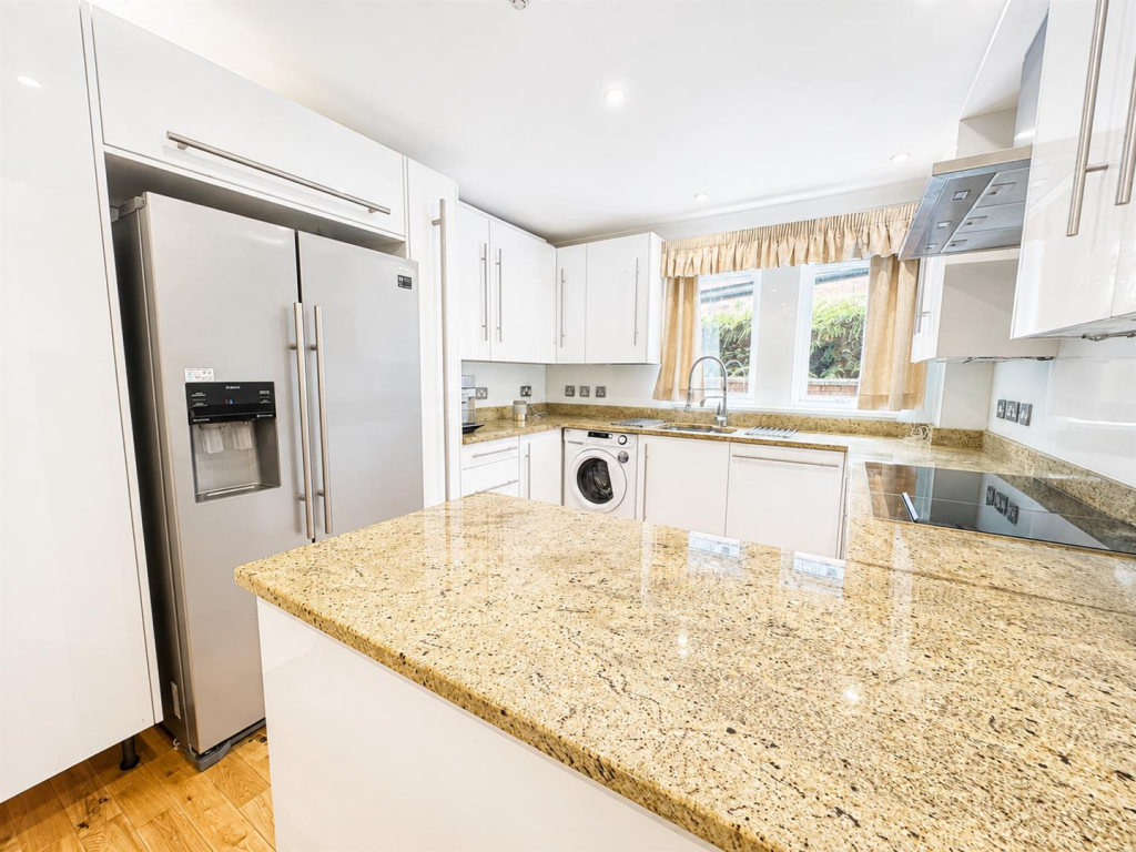 Apartment in Glasgow, Kirkfield - View 5