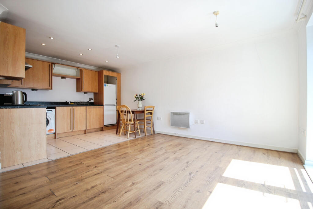 Apartment in Colchester, Essex - View 2
