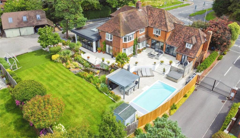 Main image of property: New Lane Hill, Tilehurst, Reading, Berkshire, RG30