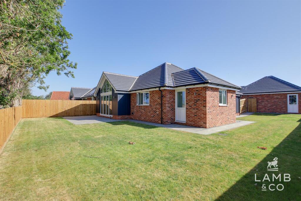 House in Great Holland, Frinton and Walton - View 3