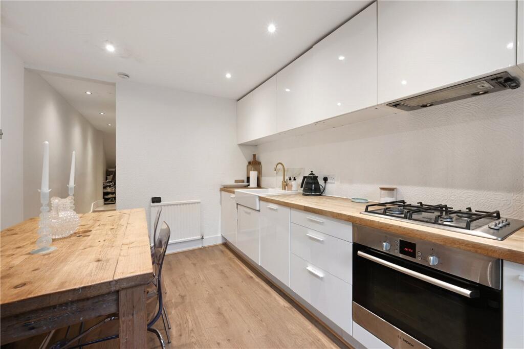 Apartment in London, Queen's Park - More