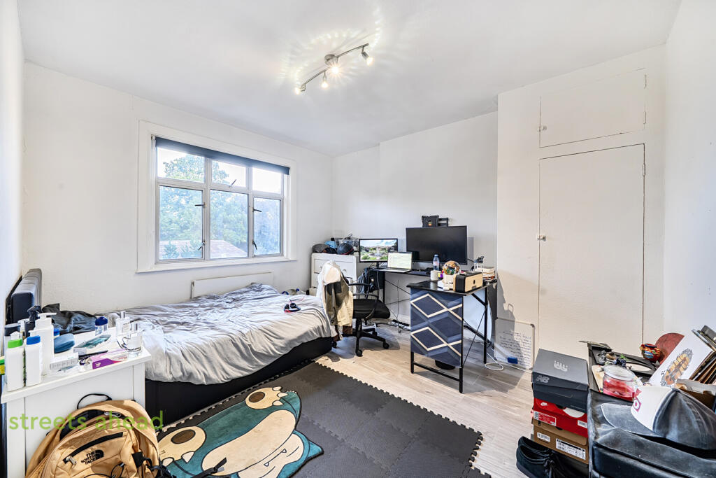 House in London, Thornton Heath - More