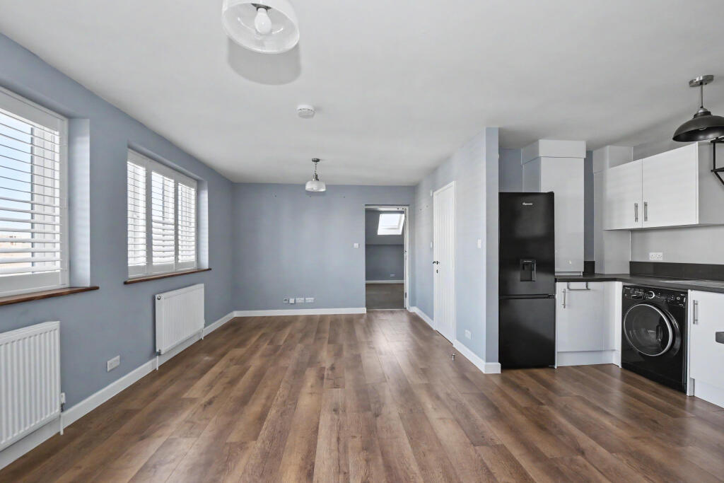 Apartment in Southend-on-Sea - View 5