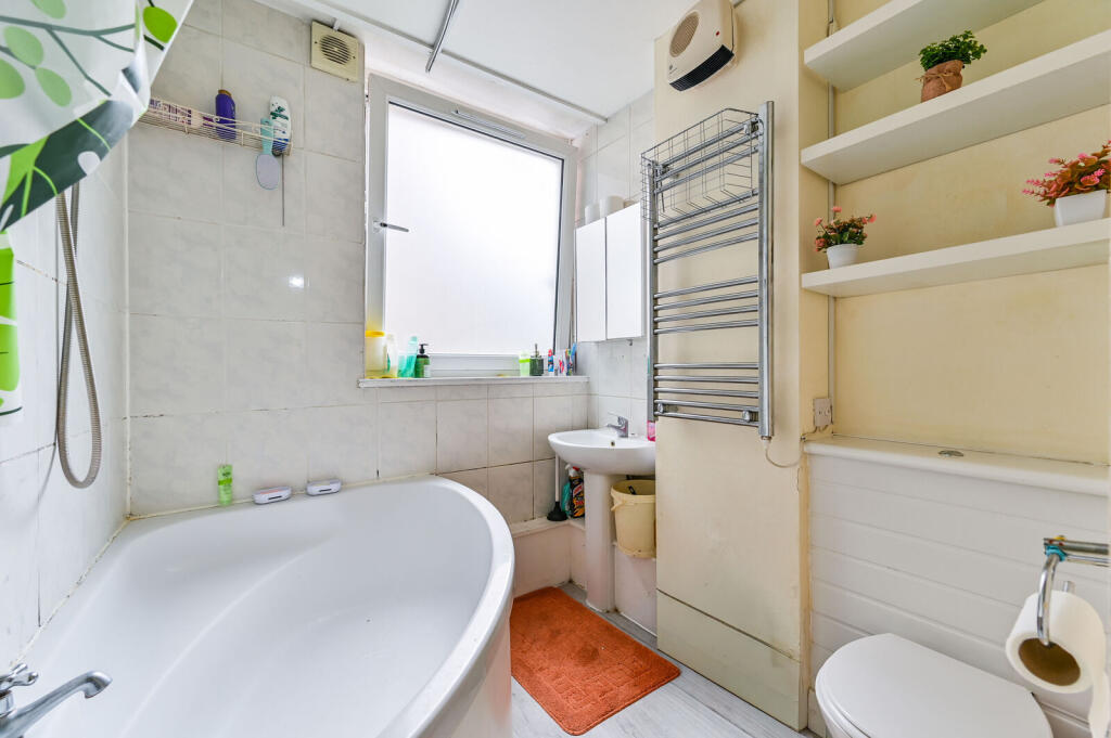Apartment in London - View 5