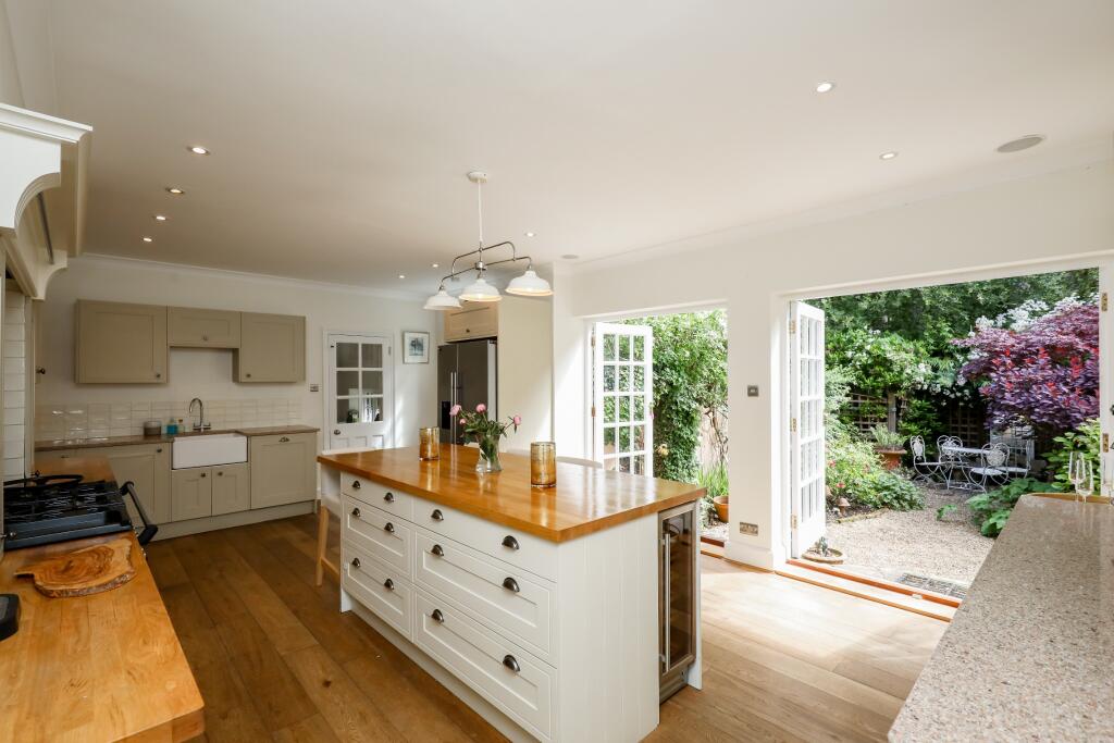 Apartment in Slough - View 4