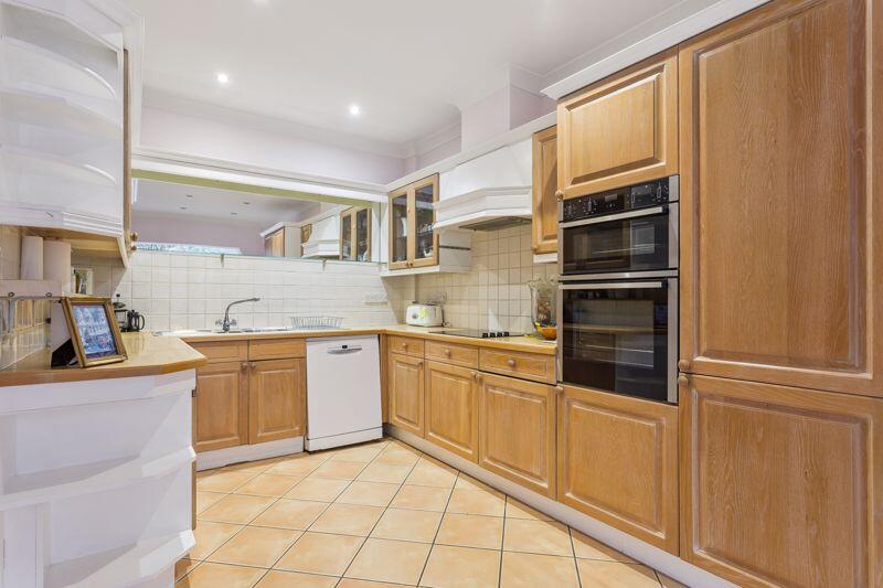 House in Slough - View 4