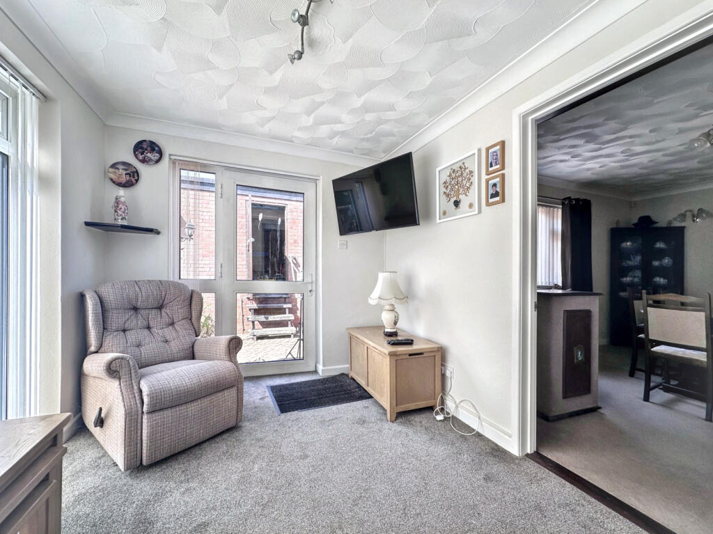 House in Eastleigh, Bursledon - More