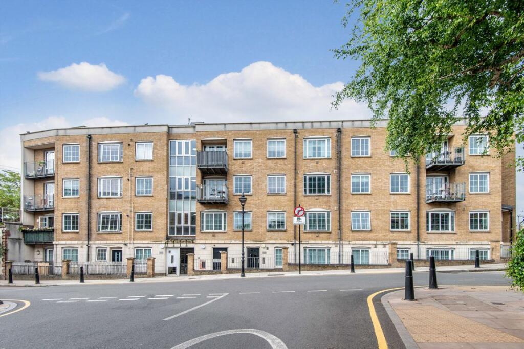 Apartment in London - More