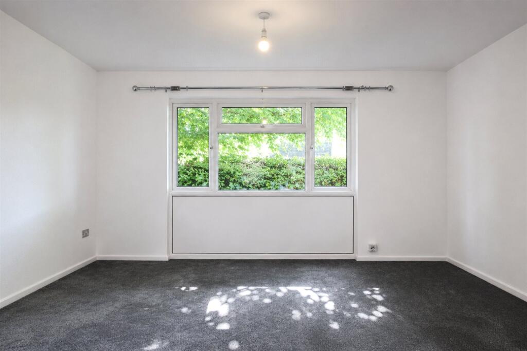 Apartment in Bracknell - View 2