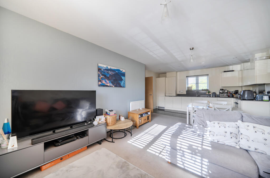 Apartment in Kingston upon Thames - More