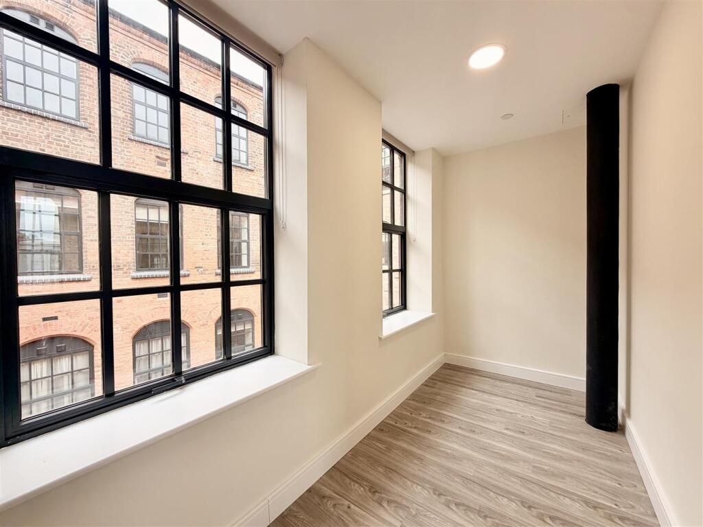 Main image of property: Classic First Floor Studio - Oracle, Roden Street