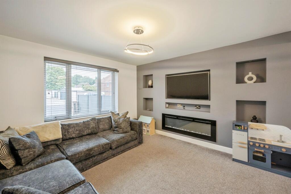 House in Rotherham, South Yorkshire - View 2