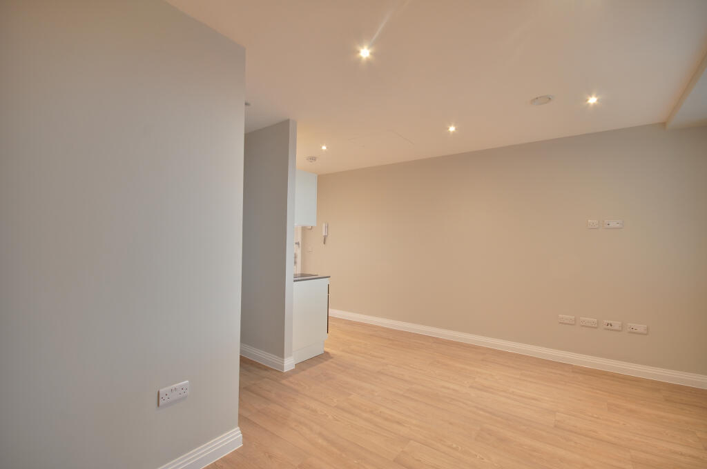 Apartment in Watford - View 3