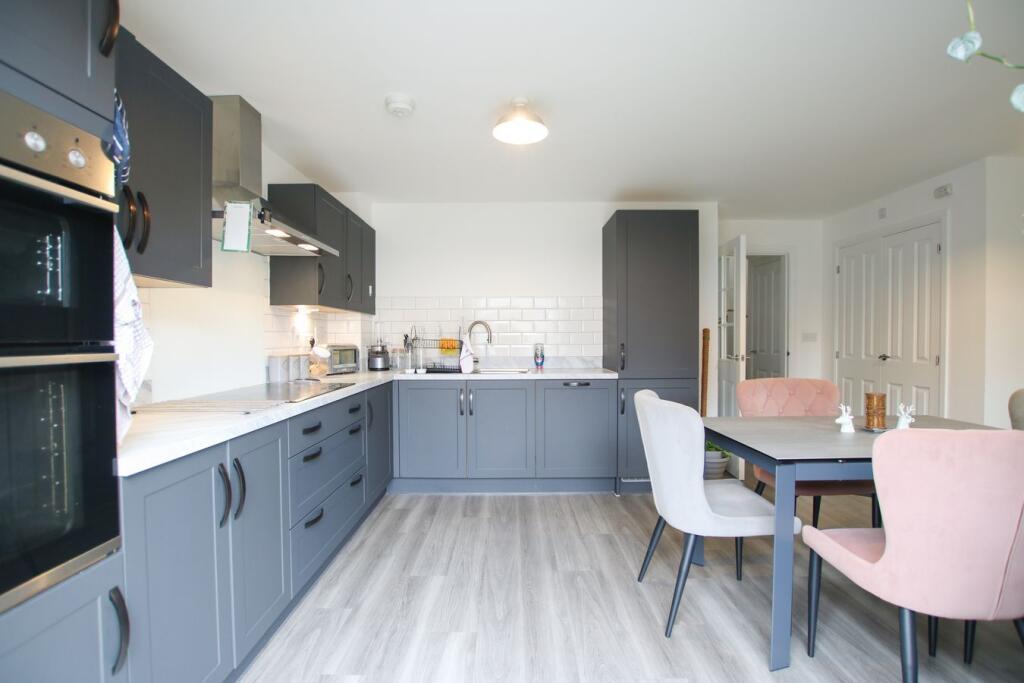 House in Wokingham, Emmbrook - View 5