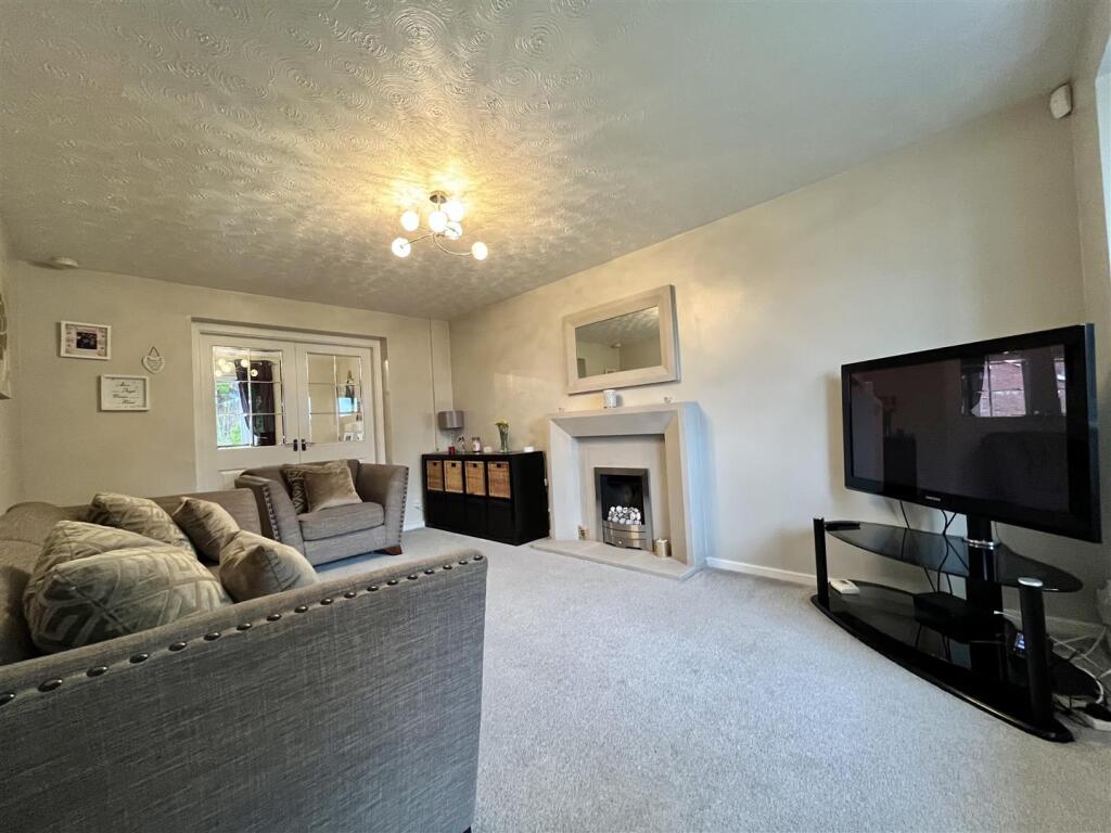 Wells Drive, Dukinfield photo 4