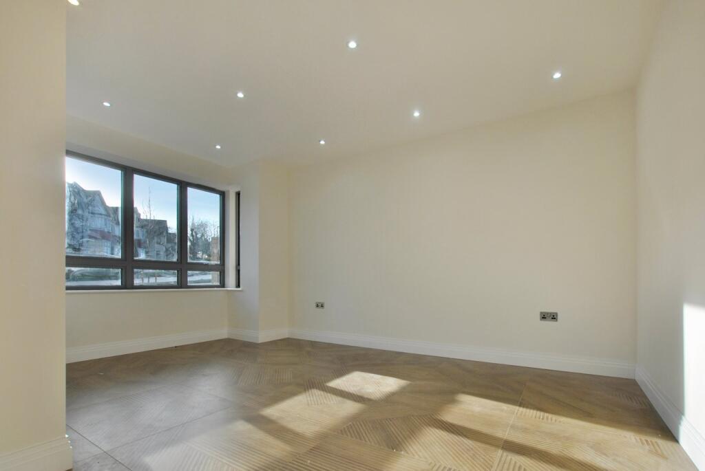 Pollards Hill North, Norbury, London, SW16 photo 4