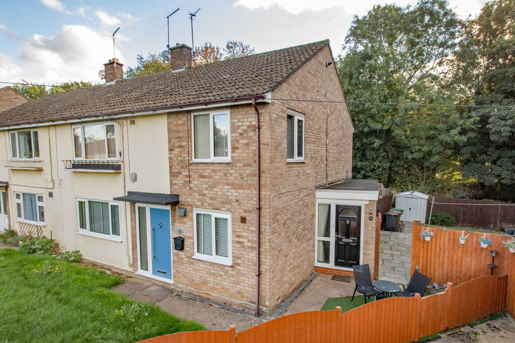2-bed flat on Spinney Road, Weldon, NN17 3JZ, £165,000
