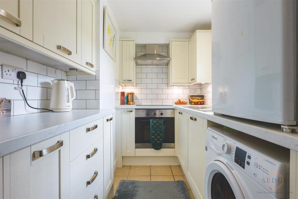 House in South Holland, Clay Lake, Spalding - More