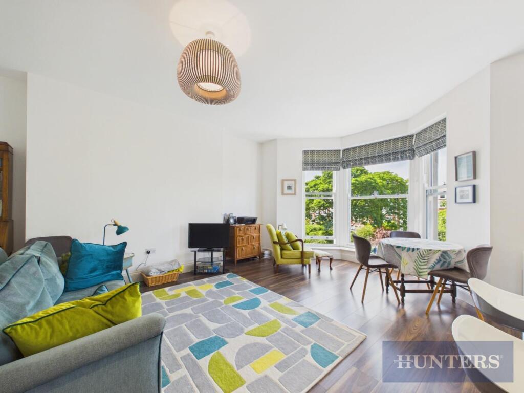 Apartment in Scarborough, South Cliff - View 2