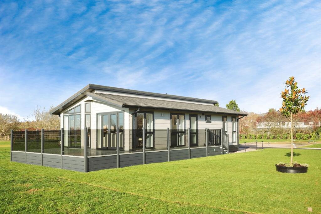 Main image of property: Crick Road, Rugby