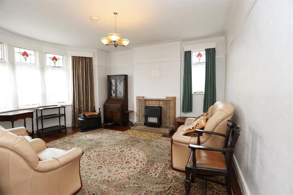 70 Broadway, Llanblethian, Cowbridge, Vale of Glamorgan, CF71 7EW photo 3