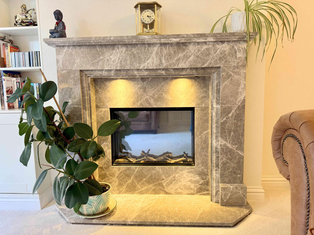 Apartment in Bradford, Scalebor Park, Burley - More