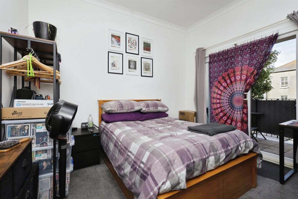 Apartment in Eastbourne, East Sussex - View 5