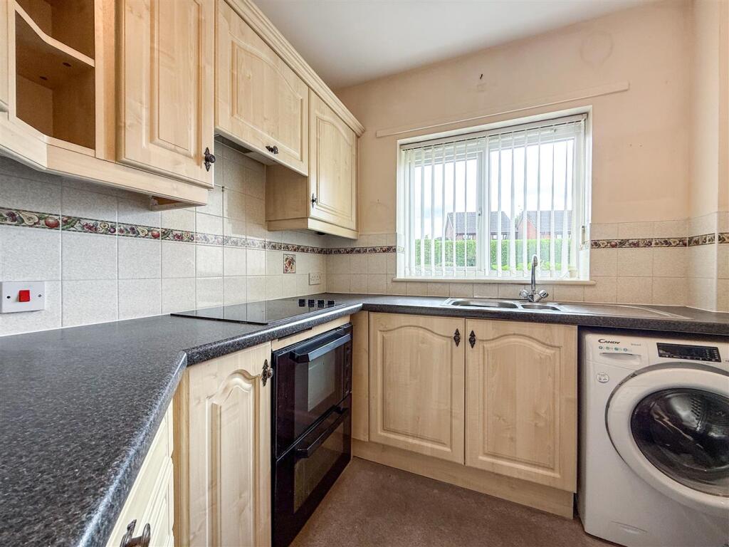 Apartment in Congleton, West Heath - View 4
