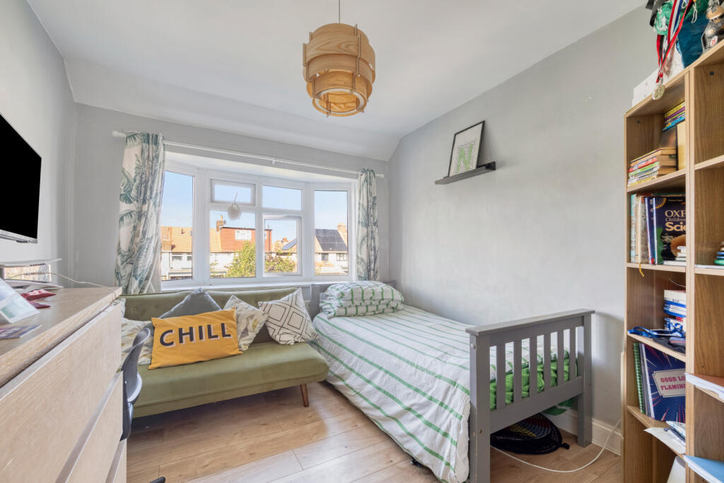 House in Sutton - More