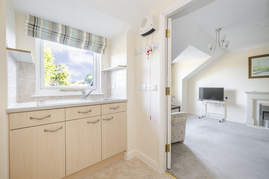 Apartment in Tonbridge - View 4